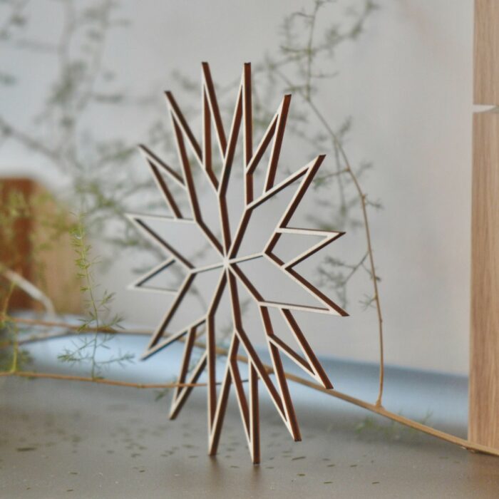 August und Gertrude Weihnachts Sterne Holzsterne Geschenkanhänger – Bild 1