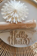 August und Gertrude Schriftzug Hello Winter – Bild 3