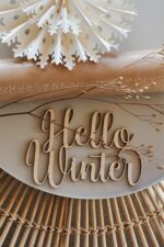 August und Gertrude Schriftzug Hello Winter