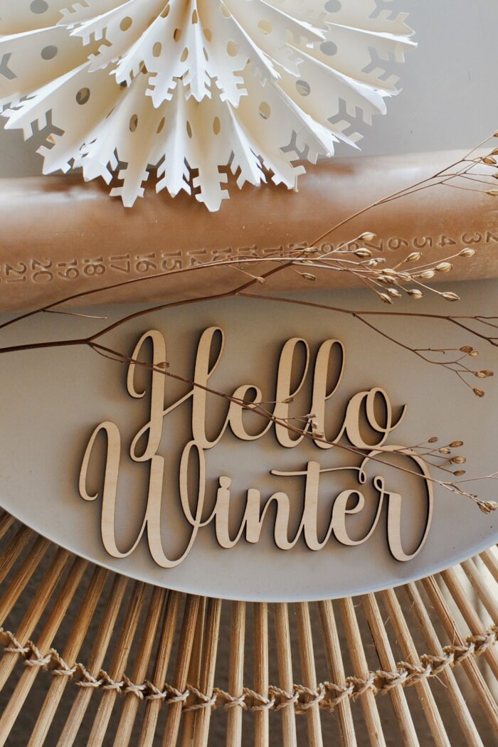 August und Gertrude Schriftzug Hello Winter – Bild 1