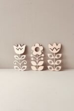 August und Gertrude Holzblumen Set Leevke – Bild 2