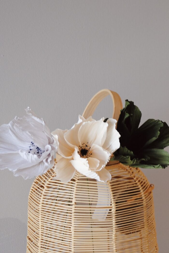 Papierblume Frieda 3 Blüten Creme-Olive – Bild 6