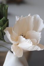 Papierblume Frieda 3 Blüten Creme-Olive – Bild 4