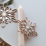 Filigrane Holzsterne als Christbaumschmuck